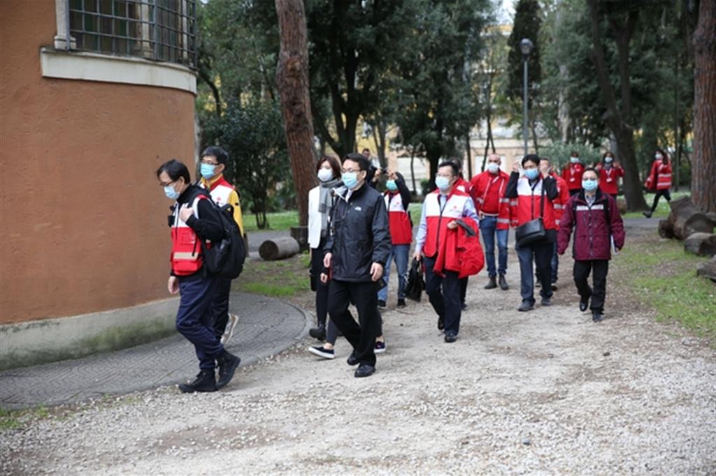 I medici cinesi inviati da Pechino per aiutare l'Italia contro il coronavirus