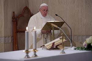 Il Papa prega per gli operatori sanitari che assistono i disabili