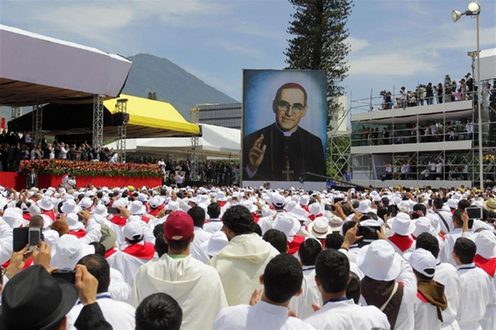 La beatificazione di monsignor Romero a San Salvador il 23 maggio 2015