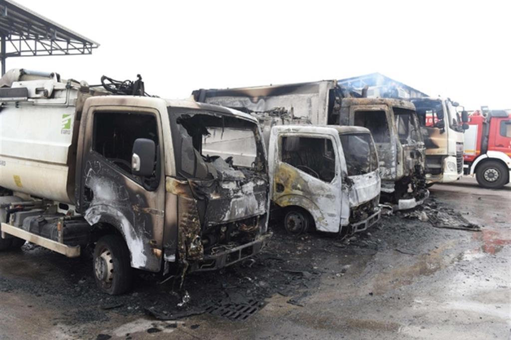 Alcuni dei mezzi della società Buttol distrutti il 26 gennaio a Sane Severo in provincia di Foggia