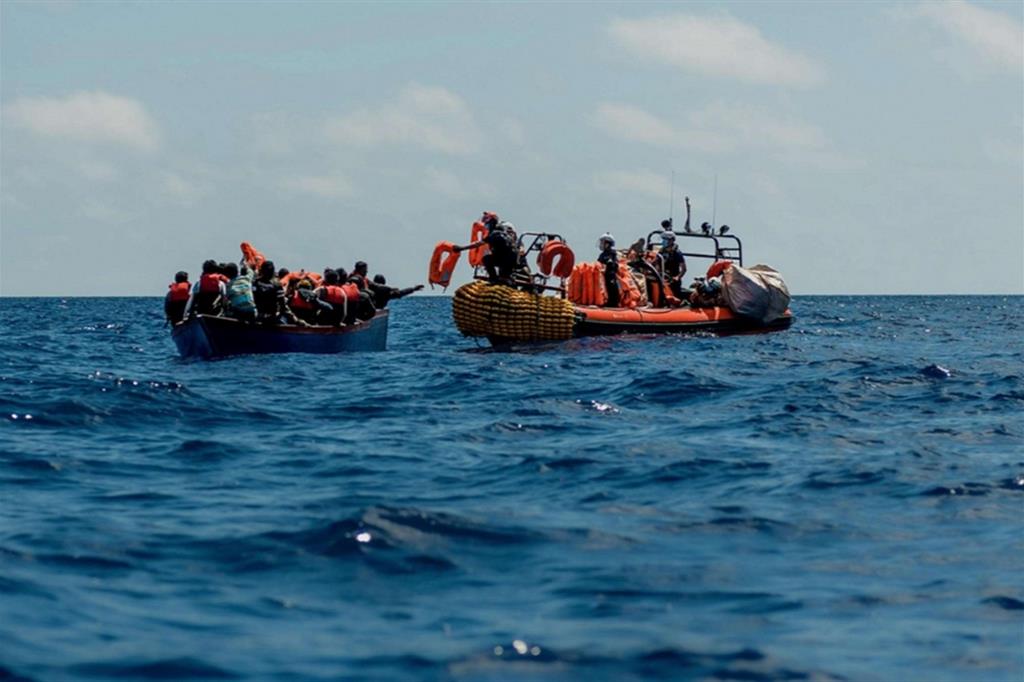 Migranti soccorsi dalla Ocean Viking, la nave gestita da Sos Mediterranée e Msf