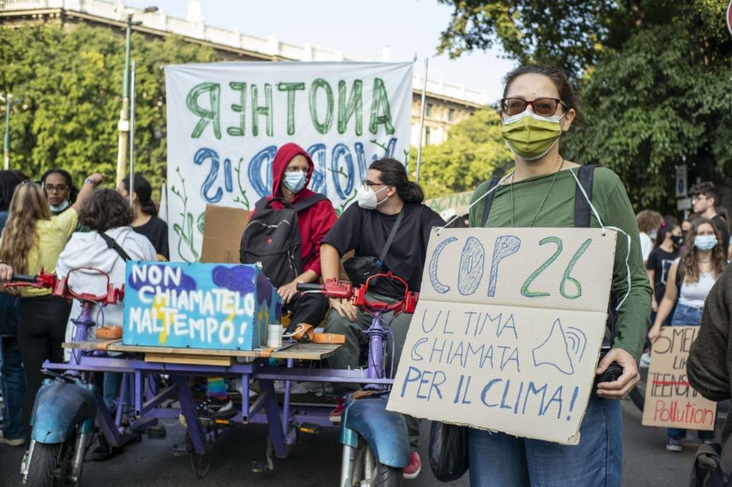 Giovani manifestanti a Milano per il clima, venerdì 24 settembre