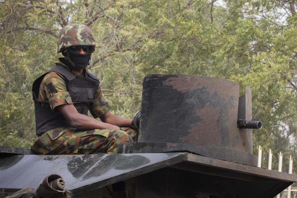 Un soldato dell'esercito nigeriano