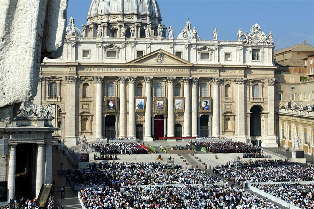 Una cerimonia di beatificazione in piazza San Pietro