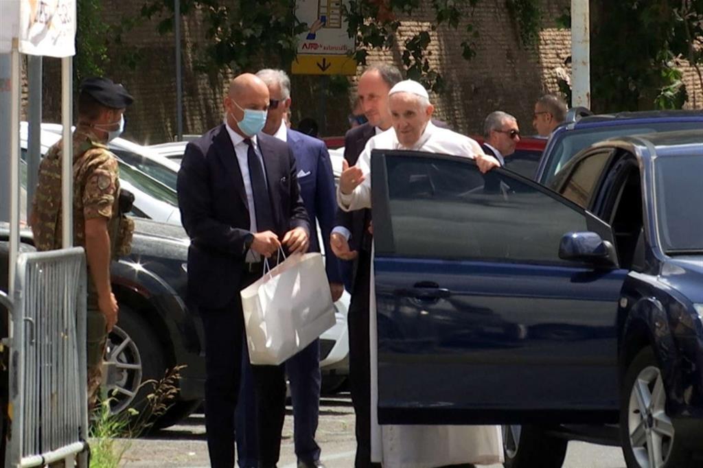 Papa Francesco è stato dimesso dall'ospedale