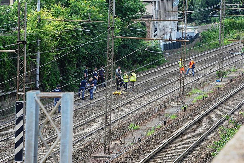 Il tratto di ferrovia tra le stazioni Moncalieri e Lingotto dove domenica 20 giugno un 18enne si è suicidato gettandosi sotto un treno