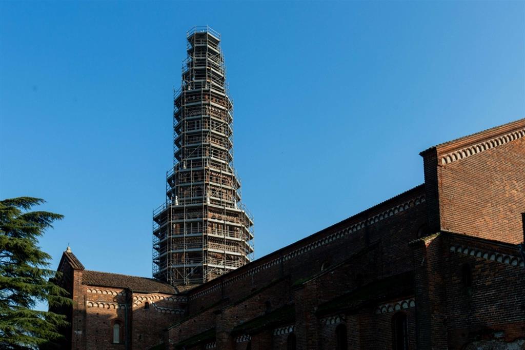 Abbazia di Chiaravalle: cantiere aperto per il consolidamento strutturale, statico e antisismico, della trecentesca torre campanaria, detta «Ciribiciaccola»
