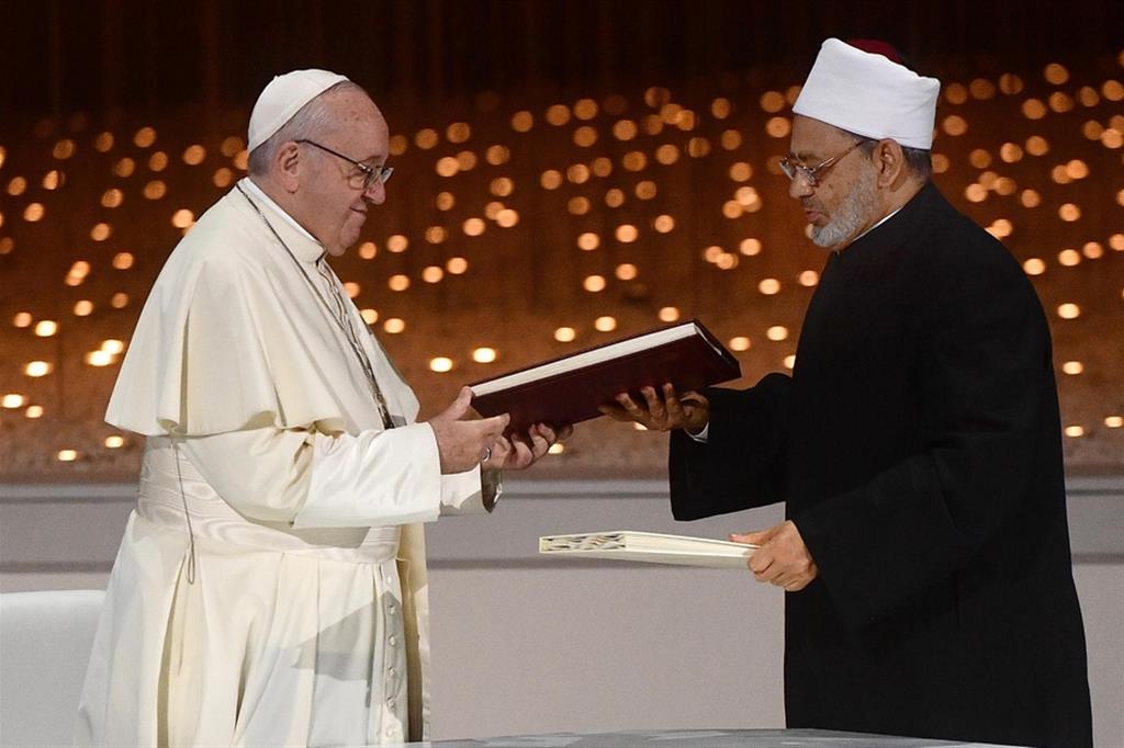 L'incontro tra papa Francesco e l'imam Ahmed al-Tayeb ad Abu Dhabi il 4 febbraio 2019