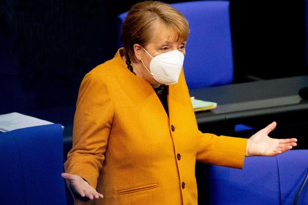 La cancelliera Angela Merkel stamani al Bundestag, a Berlino