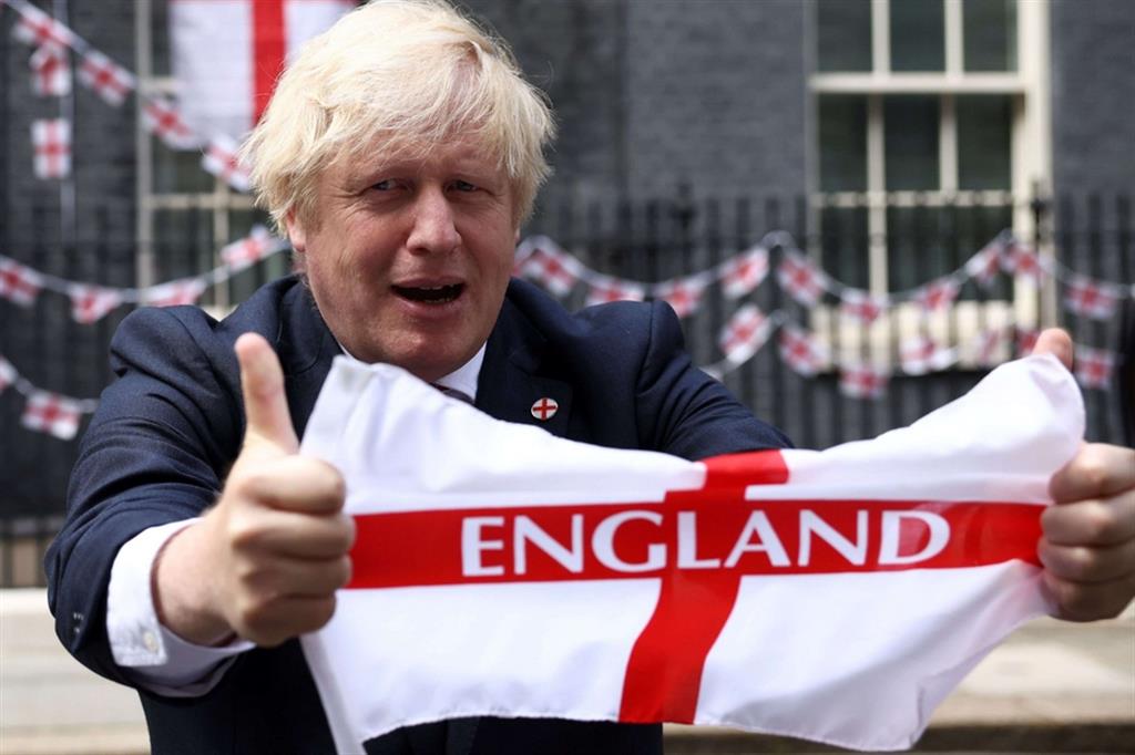 Ecco perché i tifosi inglesi non sventolano la bandiera britannica