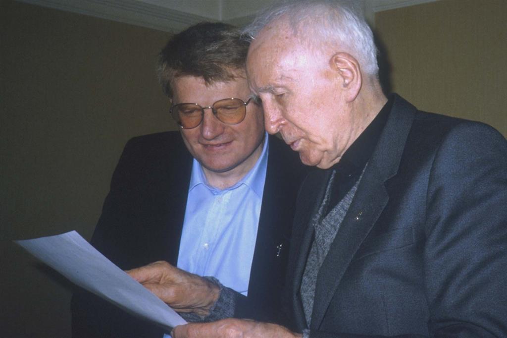 Da sinistra l’allora don Angelo Scola con il padre Henri de Lubac