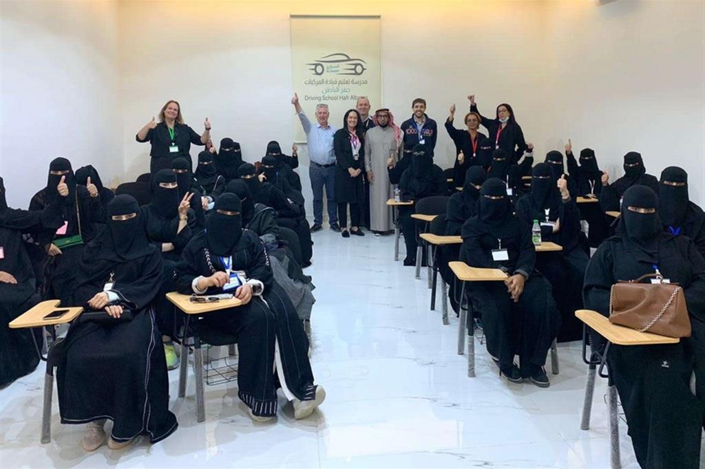 A.A.A. Istruttrici di guida cercansi per aiutare le donne arabe