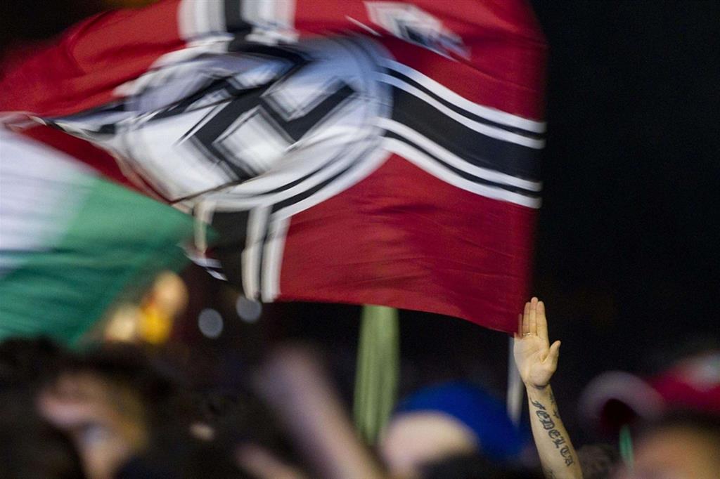 In Germania sta tornando con violenza l’incubo dei simboli nazisti