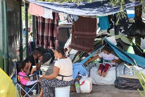 Nei campi dei migranti dal Messico in Usa, dove un numero "ti salva"
