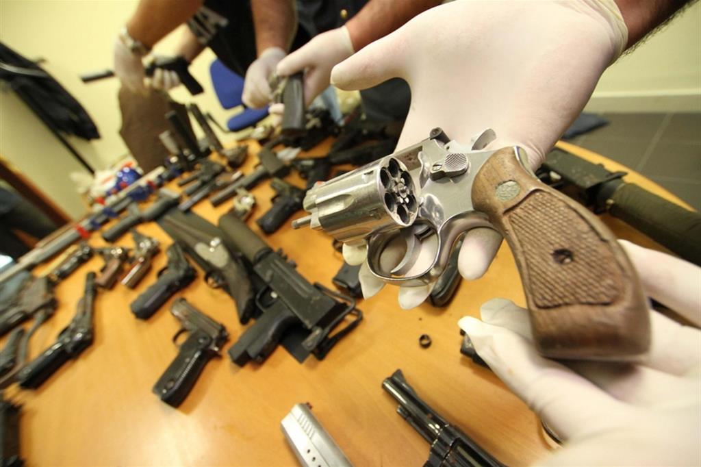 In Italia sono più numerosi gli omicidi con armi legali che quelli per mafia o durante rapine