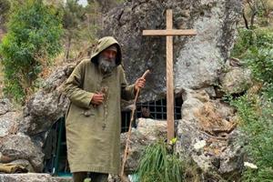 Fratel Biagio in una grotta: digiuno contro il degrado