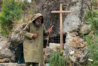 Fratel Biagio in una grotta: digiuno contro il degrado