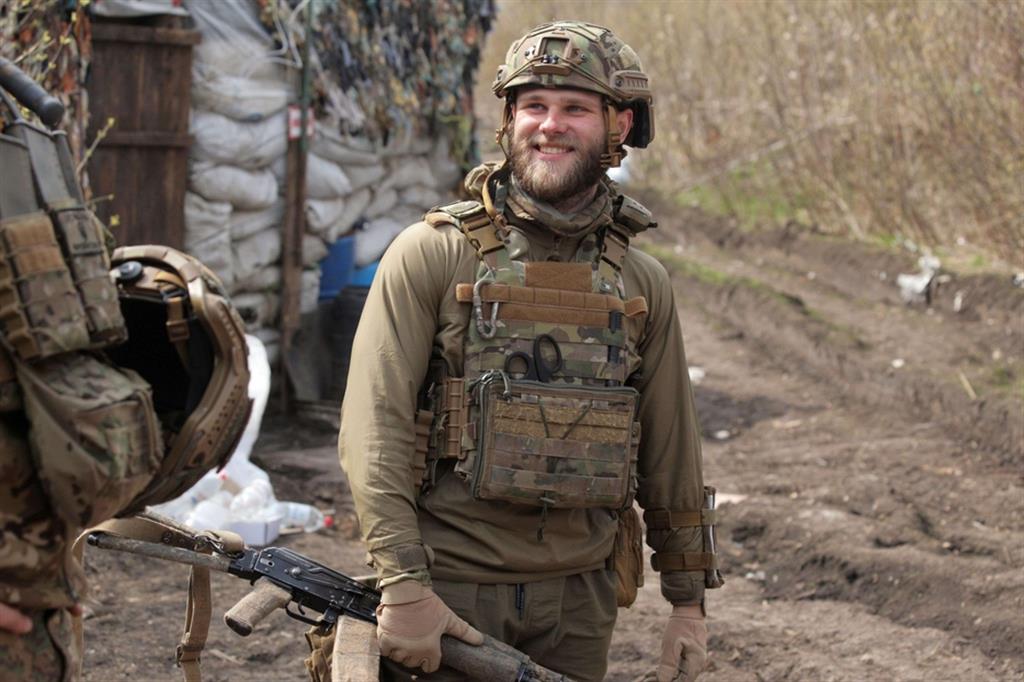 Un militare dell'esercito ucraino nei pressi del fronte di Donetsk