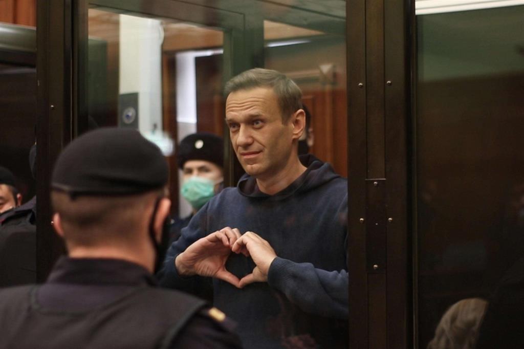 Il cuore di Navalny per la moglie prima di essere portato in carcere