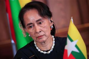 Aung San Suu Kyi condannata a 2 anni di carcere. L'Onu: farsa, sia liberata
