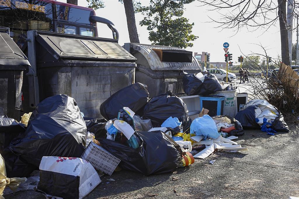 Torna l'emergenza rifiuti a Roma