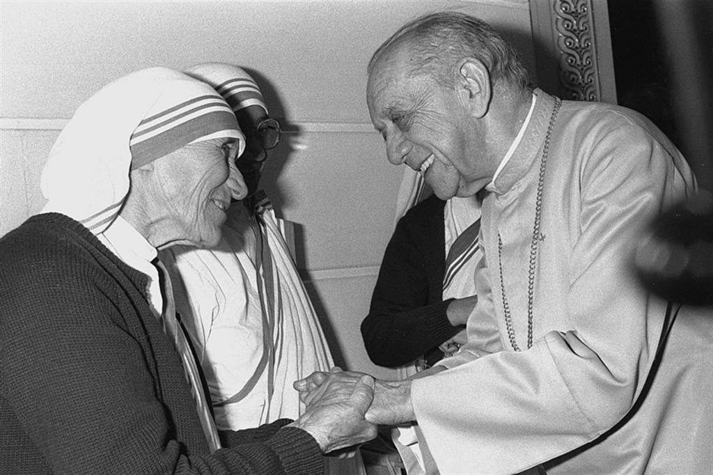 L'arcivescovo di Recife, Helder Camara, con madre Teresa di Calcutta il 30 maggio 1985