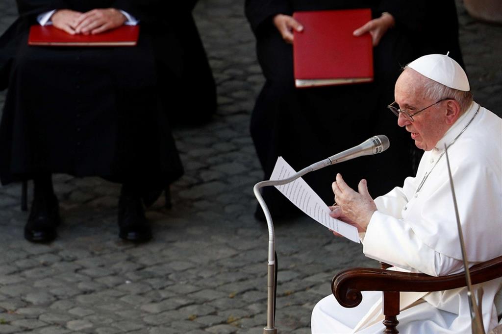 Il Papa: mai dimenticare come e quando Dio è entrato nella nostra vita