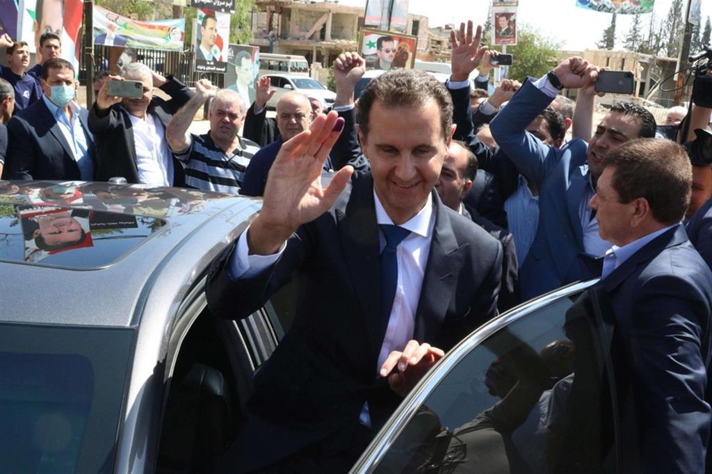Bashar al-Assad in visita a Duma