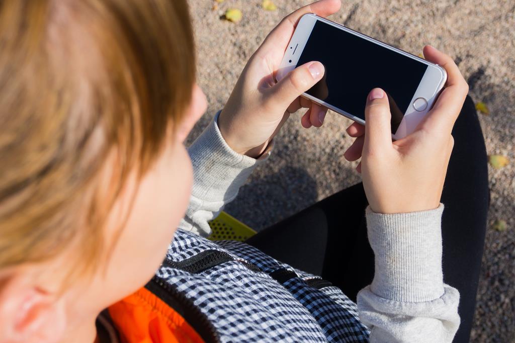Perché ai bambini sotto i 12 anni non andrebbe dato uno smartphone