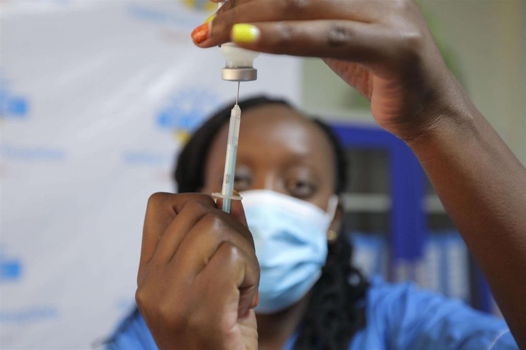 In Africa mancano i vaccini. Un fatto che facilita la diffusione del virus del Covid-19 anche sotto forma di nuove varianti