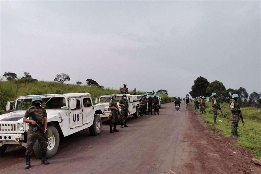 Soldati della missione Onu in Congo nella zona dove è avvenuto l'attacco mortale