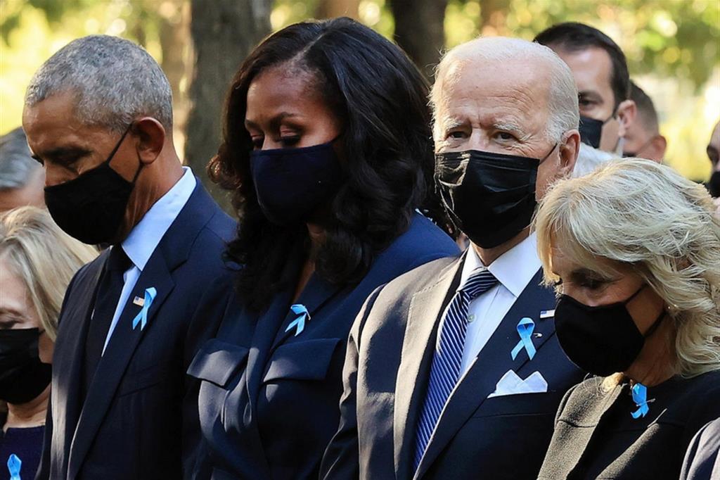 Barack Obama, a sinistra con Michelle, e Joe Biden con Jill a Ground Zero lo scorso 11 settembre