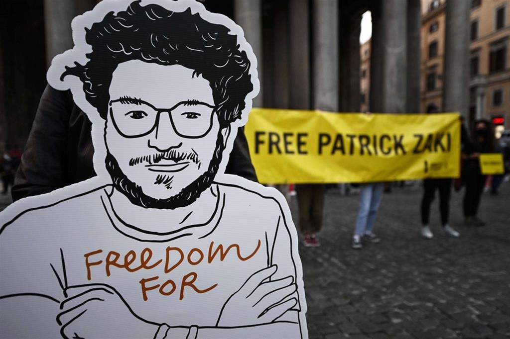 Altri 45 giorni di detenzione preventiva per lo studente Patrick Zaki