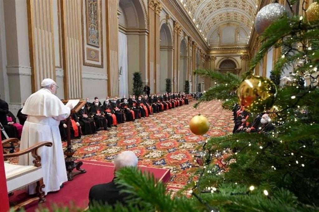 Il Papa alla Curia: «Date testimonianza di umiltà e di sinodalità»