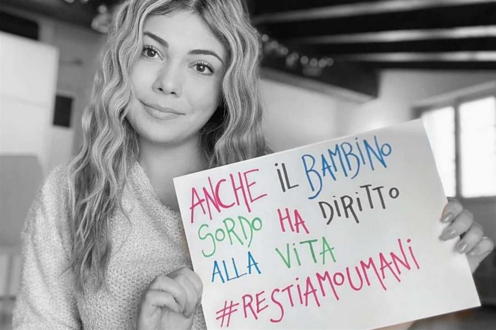Anna Bonetti, 23 anni, sorda per un'anomalia congenita, testimonial della campagna che contesta l'idea dell'aborto come "diritto" e che ha suscitato molte polemiche