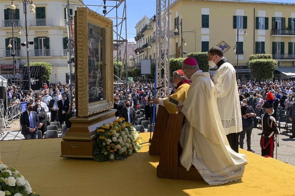 Madonna del Rosario di Pompei, la supplica: "Ci rivolgiamo a te, Maria... "