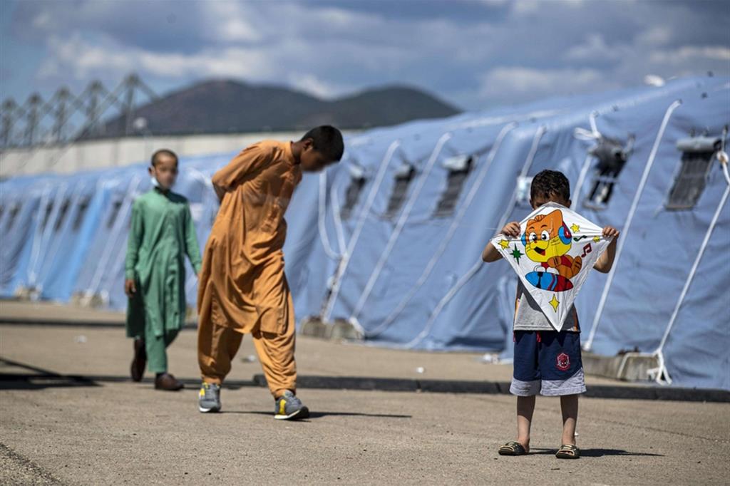 Rifugiati afghani nel capo di Avezzano della Croce Rossa