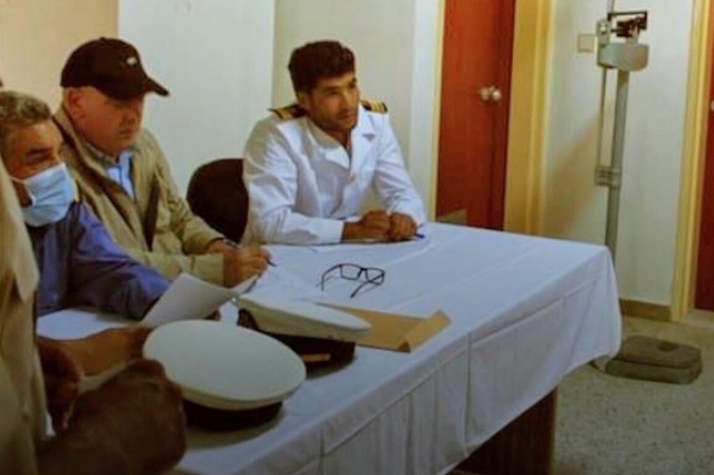 Abdurhaman al-Milad, noto come Bija, con la divisa bianca durante l'esame dei candidati