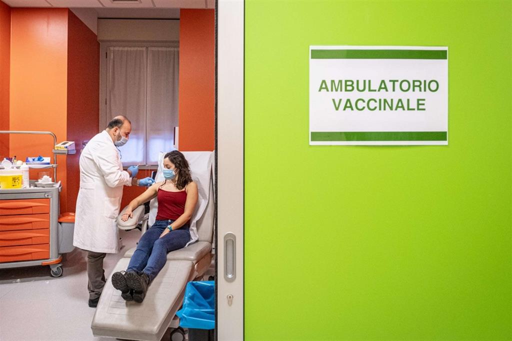Vaccini, l’Italia corre (le dosi no). I disabili tra le categorie prioritarie