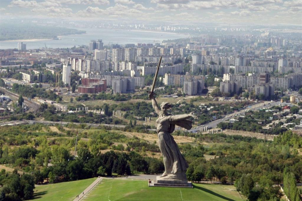 “La Madre Patria chiama!”, scultura alta 85 metri nel memoriale della battaglia di Stalingrado nel Mamaev Kurgan, a Volgograd