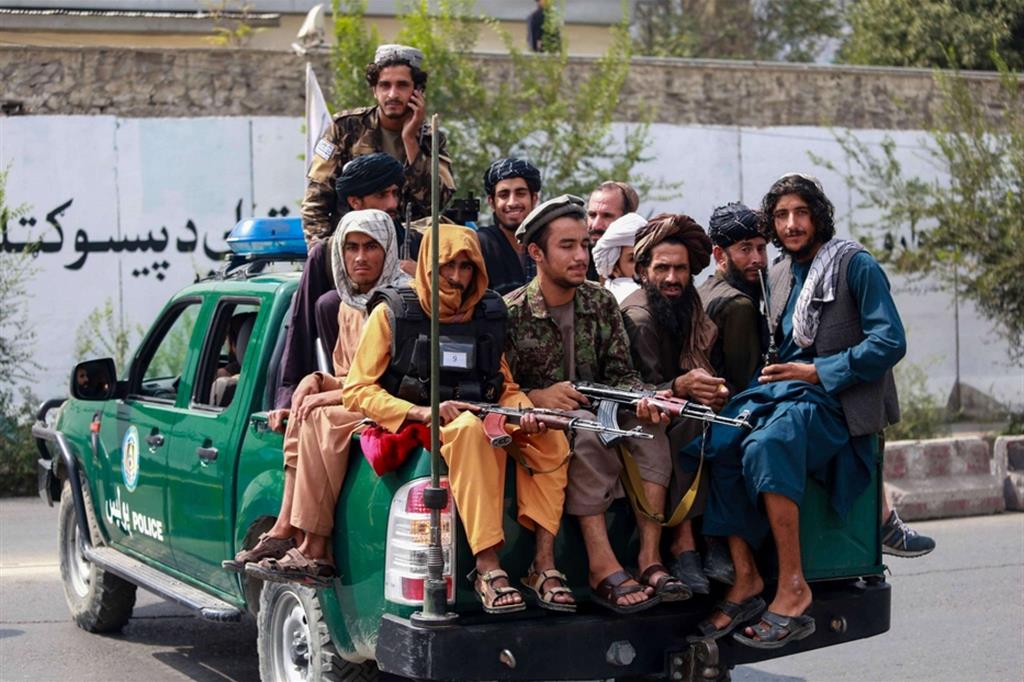 Taleban nel centro di Kabul dopo un pattugliamento