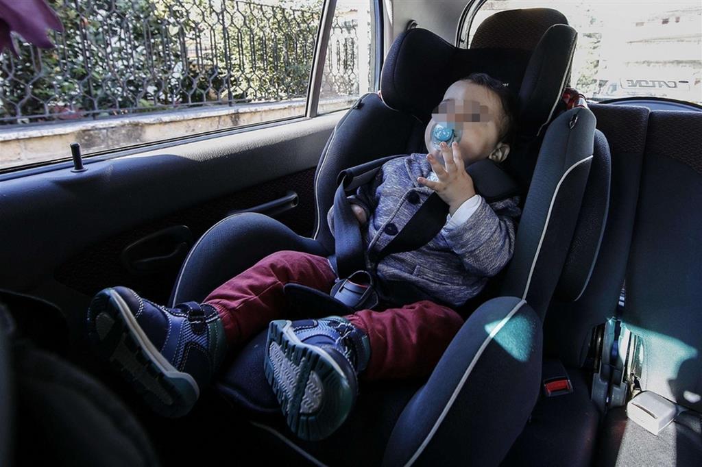 In auto con i figli: i consigli per viaggiare sicuri