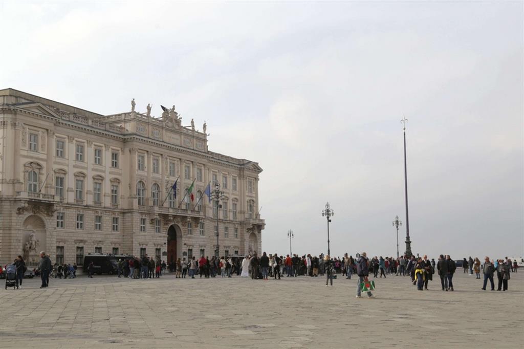 La stretta del Prefetto contro i cortei in piazza Unità d'Italia a Trieste