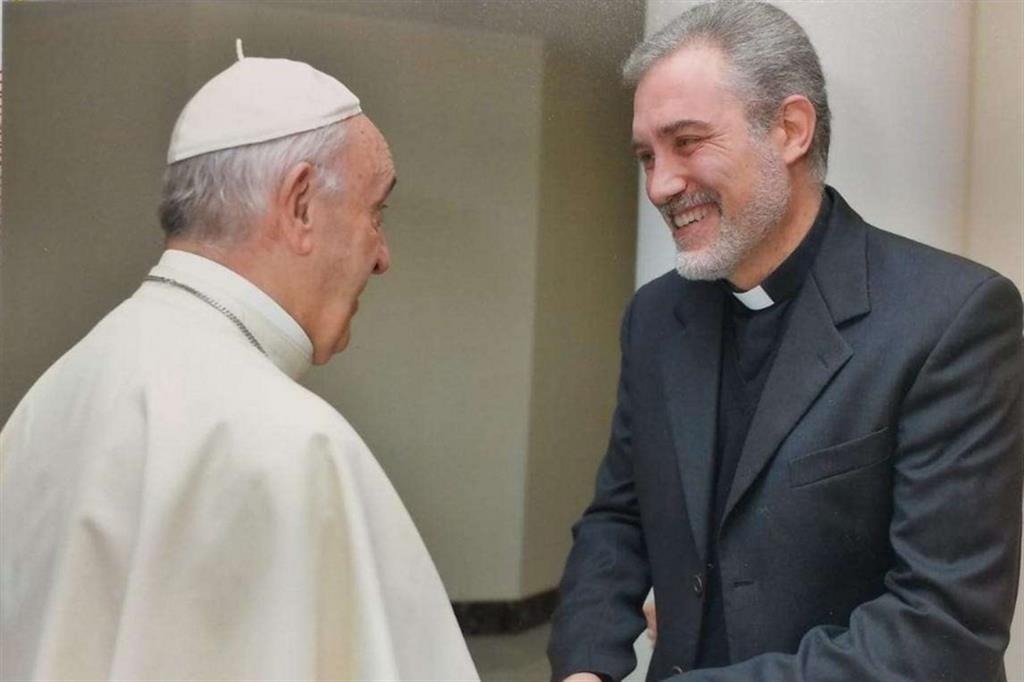 Papa Francesco con don Attilio Nostro, vescovo eletto di Mileto-Nicotera-Tropea