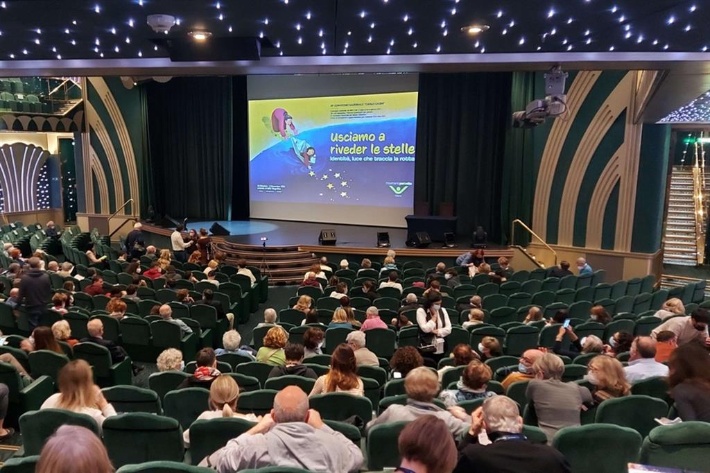 Il teatro della Msc Magnifica che accoglie le sessioni plenarie del Convegno e la Messa quotidiana