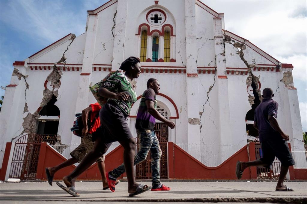 Una delle chiese lesionate dal terremoto a Les Cayes