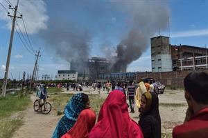Bangladesh, incendio in fabbrica: almeno 52 vittime