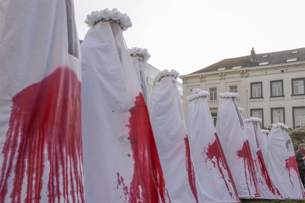 Manifestazione delle donne contrarie alla sentenza davanti al Tribunale costituzionale polacco