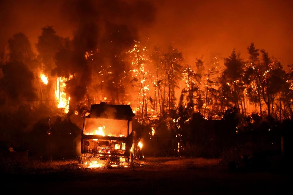 Grecia, Turchia, Italia e California: la Terra continua bruciare