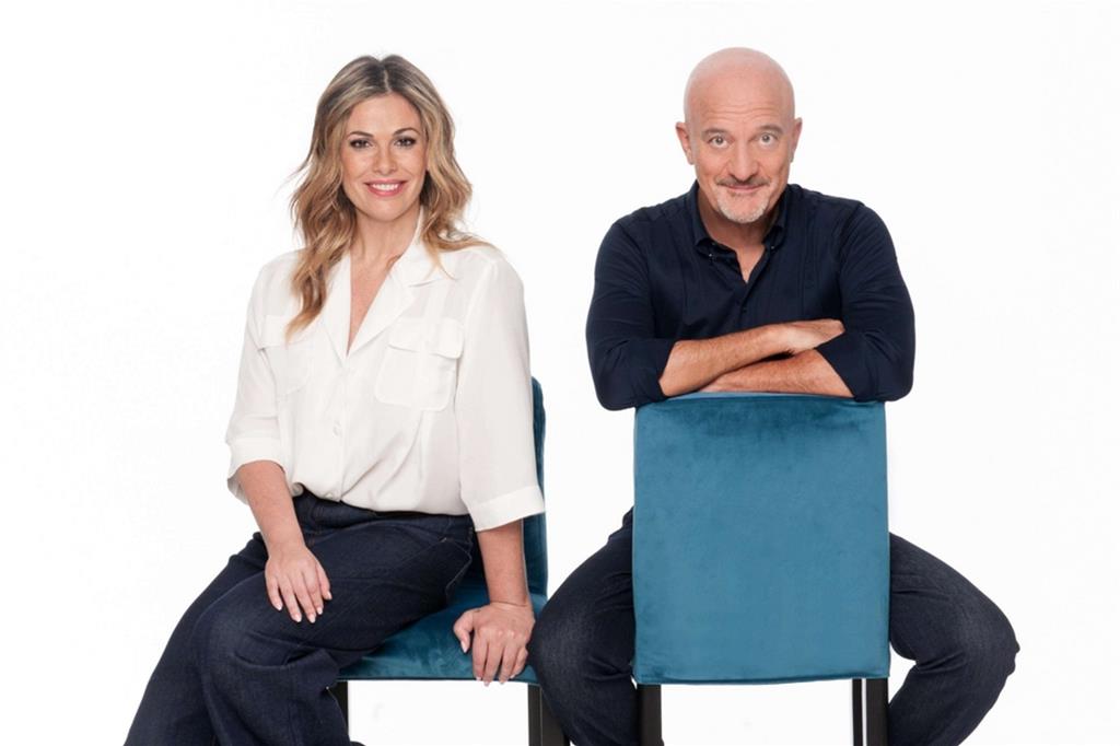 Vanessa Incontrada e Claudio Bisio conducono Zelig su Canale 5